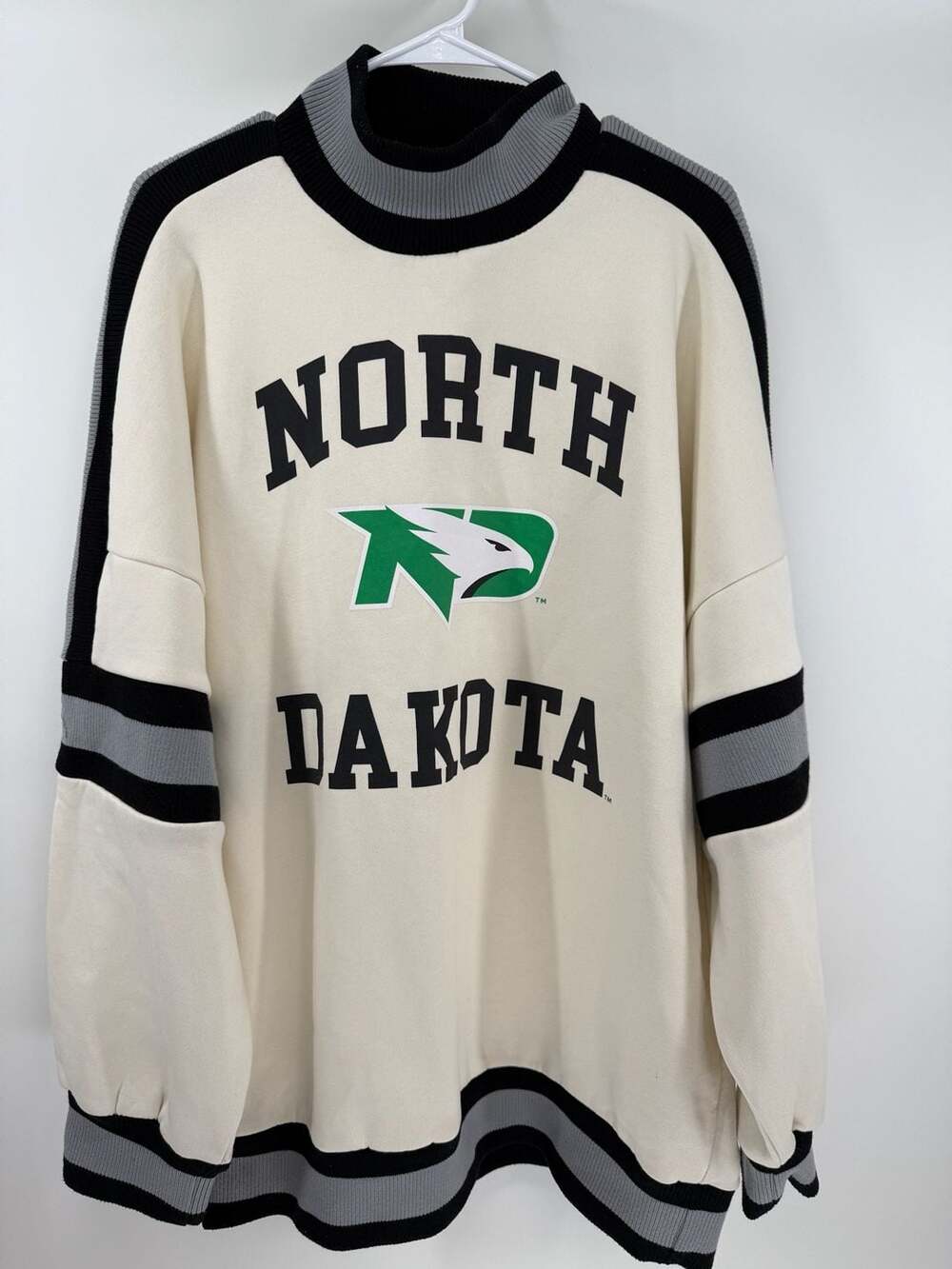 North Dakota Fighting Hawks Gameday Couture Women's Jersey Sweatshirt Size XL
